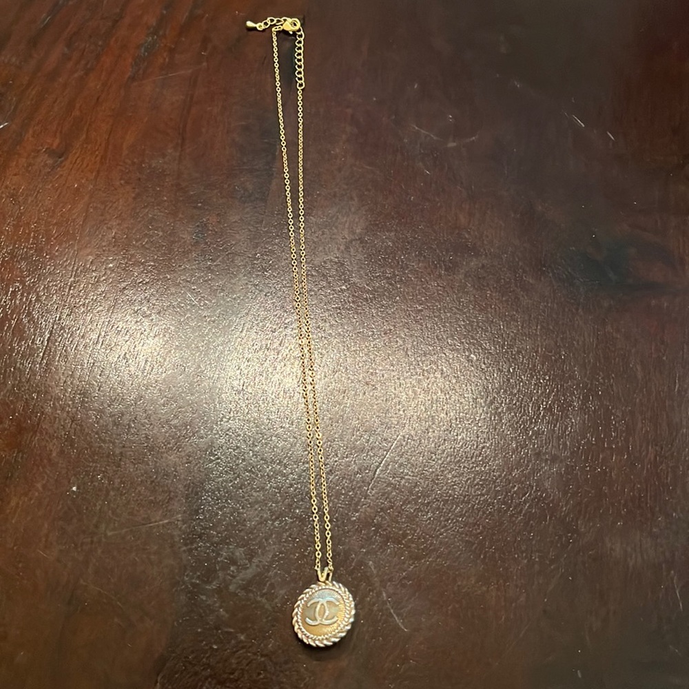 chanel gold necklace